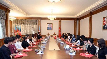 Həsənov və Kərim Vəliyev Azərbaycanda səfərdə olan türkiyəli şəhid ailələrinin üzvləri ilə görüşüb