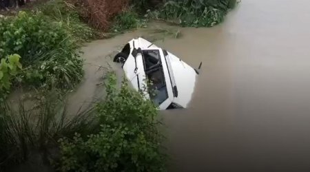 Hindistanda avtomobilin çaya aşması nəticəsində 11 nəfər ölüb