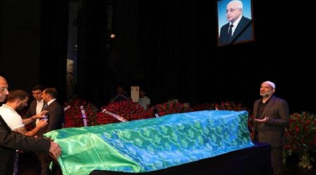 Elçin Əfəndiyevlə vida mərasimi keçirilir