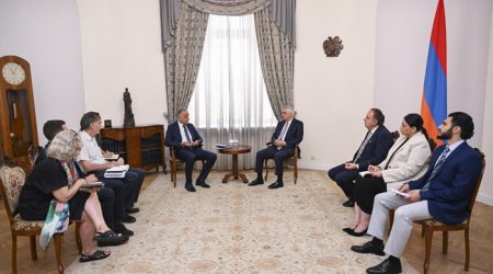 Armenian deputy PM, EU envoy stress need to reopen regional transport links