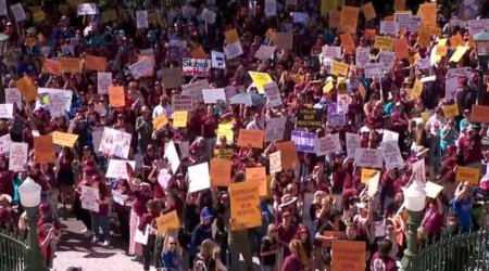 В Австралии десятки тысяч учителей вышли на забастовку