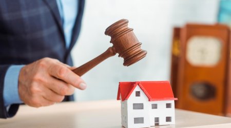 Azərbaycanda 4 bağlanmış bankın əmlakları hərraca çıxarılır