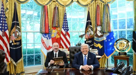 Трамп вручил Алиеву ключи от Белого дома