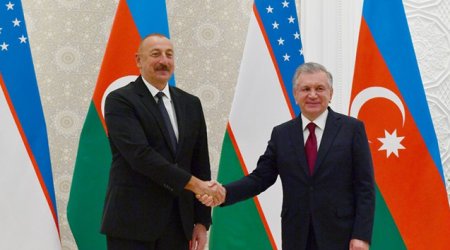 Prezident Şavkat Mirziyoyevə zəng edib