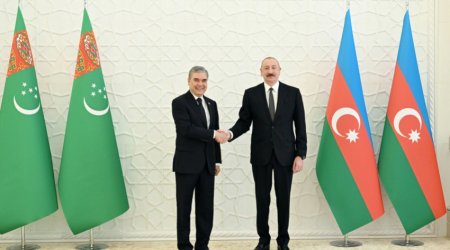 İlham Əliyev Qurbanqulu Berdiməhəmmədova zəng edib