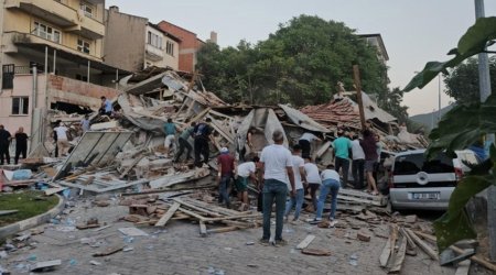 После сильного землетрясения на западе Турции есть разрушения