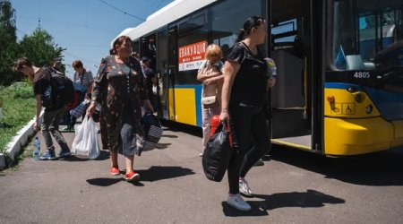 Семьи с детьми эвакуируют из Донецкой области