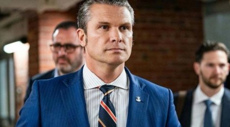 Глава Пентагона отправился на Аляску отдельно от президента Трампа