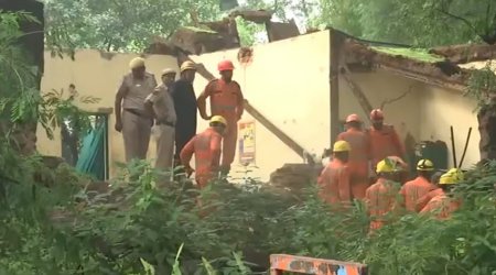 В Индии при обрушении крыши здания погибли шесть человек