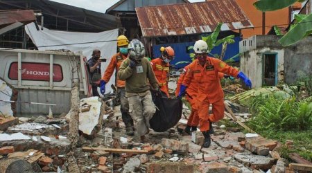 В Индонезии десятки людей пострадали в результате землетрясения