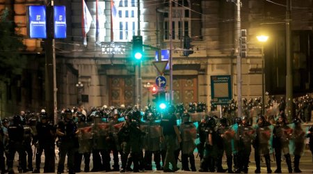 Во время протестов в Сербии пострадали шесть полицейских
