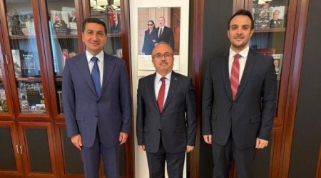 Hikmət Hacıyev türkiyəli səfirlə Azərbaycan-Ermənistan sülh prosesini müzakirə edib