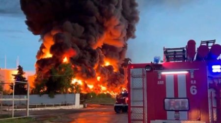 Атаки дронов остановили крупнейшие НПЗ России