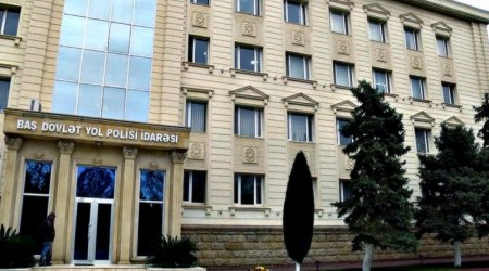 
Yol polisi piyadalara çağırış edib