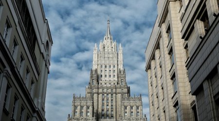 Российский МиГ повредил ограждение при транспортировке в Ереване