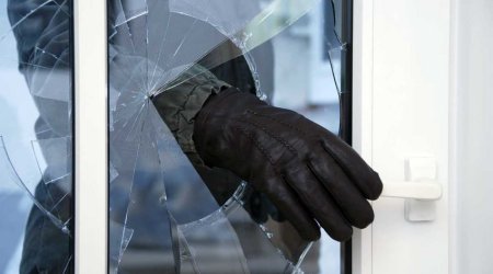 Bakıda evdən 10 min pul oğurlamaqda şübhəli bilinən şəxslər saxlanılıb