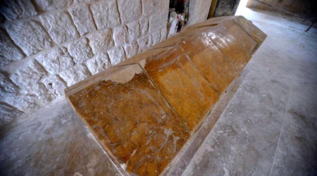 Azerbaijan in talks with Syria on moving Nasimi’s grave