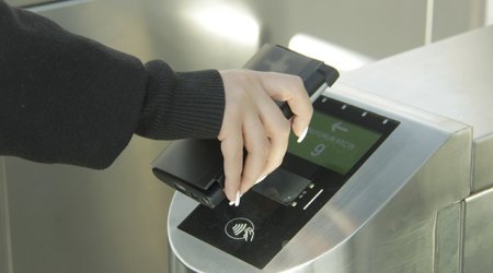Бакинское метро планирует внедрить месячные и разовые проездные карты