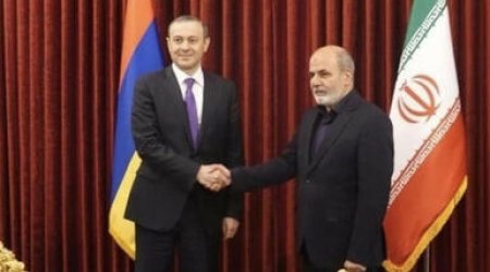 Armen Qriqoryan Laricani ilə görüşüb