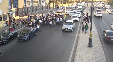 Sabunçuda avtomobil piyadanı vurub, yolda sıxlıq yaranıb