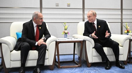 Putin Çində Paşinyanla görüşüb