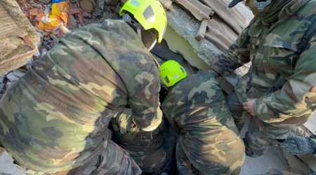 В Гяндже рухнул дом: спасатели МЧС нашли тело под завалами