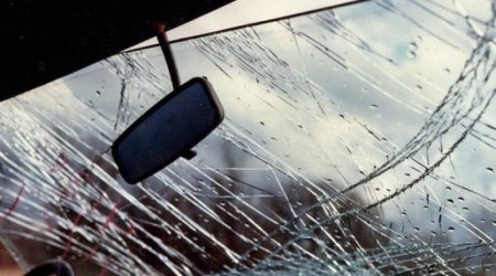 В Шамкире машина скорой помощи упала с моста, есть пострадавшие