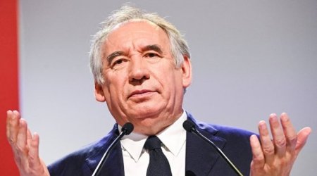 Парламент уволил премьера Франции