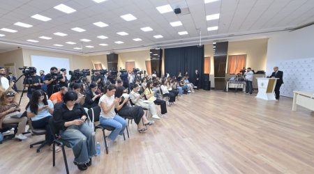 "Rəqəmsal məktəb" hələlik Bakıda tətbiq olunacaq