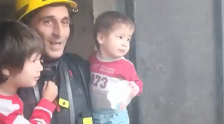 Sumqayıtda yaşayış binasında yanğın olub - Video