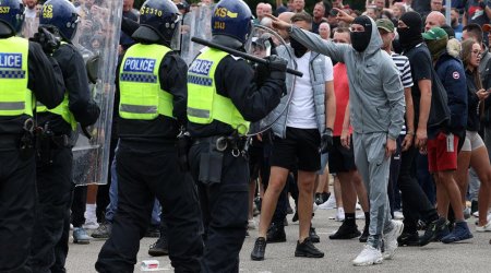 Britaniyada minlərlə insan Trampın səfərinə qarşı aksiya keçirib