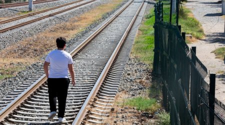 Bu il qatarların qarşısına qəfil çıxan 7 nəfər ölüb