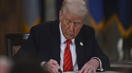 Tramp ABŞ-də yaşayış icazəsinin verilməsinin sürətləndirilməsi haqqında fərman imzalayıb