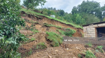 Astarada leysan torpaq sürüşməsinə səbəb olub
