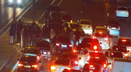 Olimpiya Stadionunun yaxınlığında qəza olub, sıxlıq yaranıb