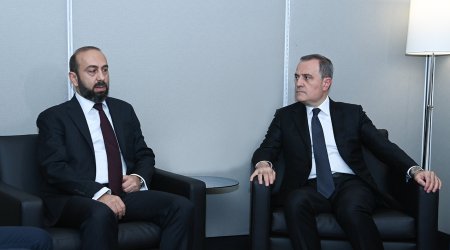 Bayramovla Mirzoyan görüşüb