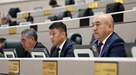 Qırğızıstan parlamenti özünü buraxıb
