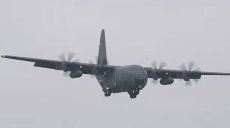 Неизвестные обстреляли из пиротехники самолет Бундесвера