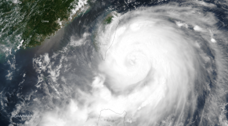 В КНР объявили наивысший уровень опасности из-за тайфуна "Матмо"