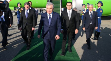 Президент Узбекистана прибыл с визитом в Азербайджан