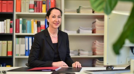 
Almaniyada şəhər meri bıçaqlanıb