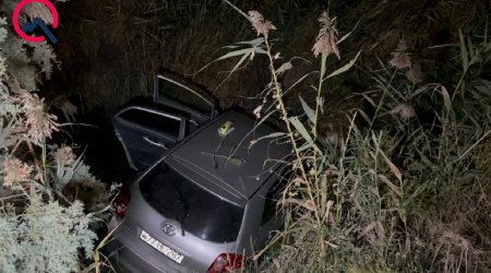 Kürdəmirdə maşın kanala düşüb, yaralılar var