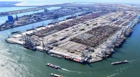 Забастовка парализовала крупнейший порт Европы