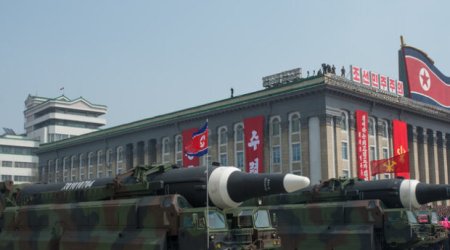 Şimali Koreya hərbi paradda yeni "Hvason-20" raketini nümayiş etdirib