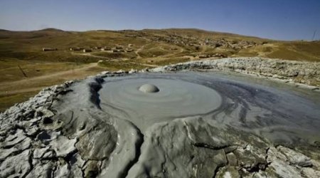 Azərbaycanda palçıq vulkanı püskürüb