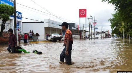Число погибших из-за проливных дождей в Мексике возросло до 41