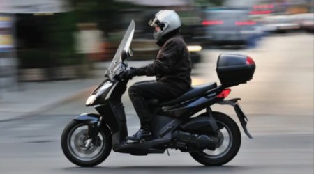 В Азербайджане мопеды обязали регистрировать и водить с правами