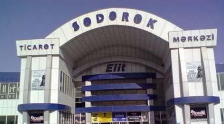 Столкновение в бакинском ТЦ «Садарак» после демонтажа рекламных щитов