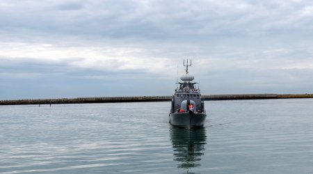 Военные корабли Ирана зашли в Азербайджан