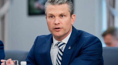 Самолет главы Пентагона экстренно сел в Британии